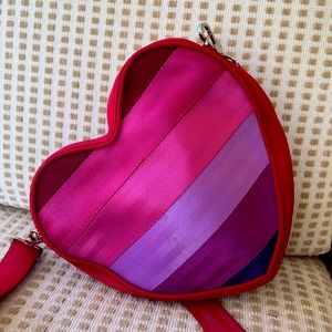 Harveys Seatbelt Bag Purple Love Heart Shape Purse